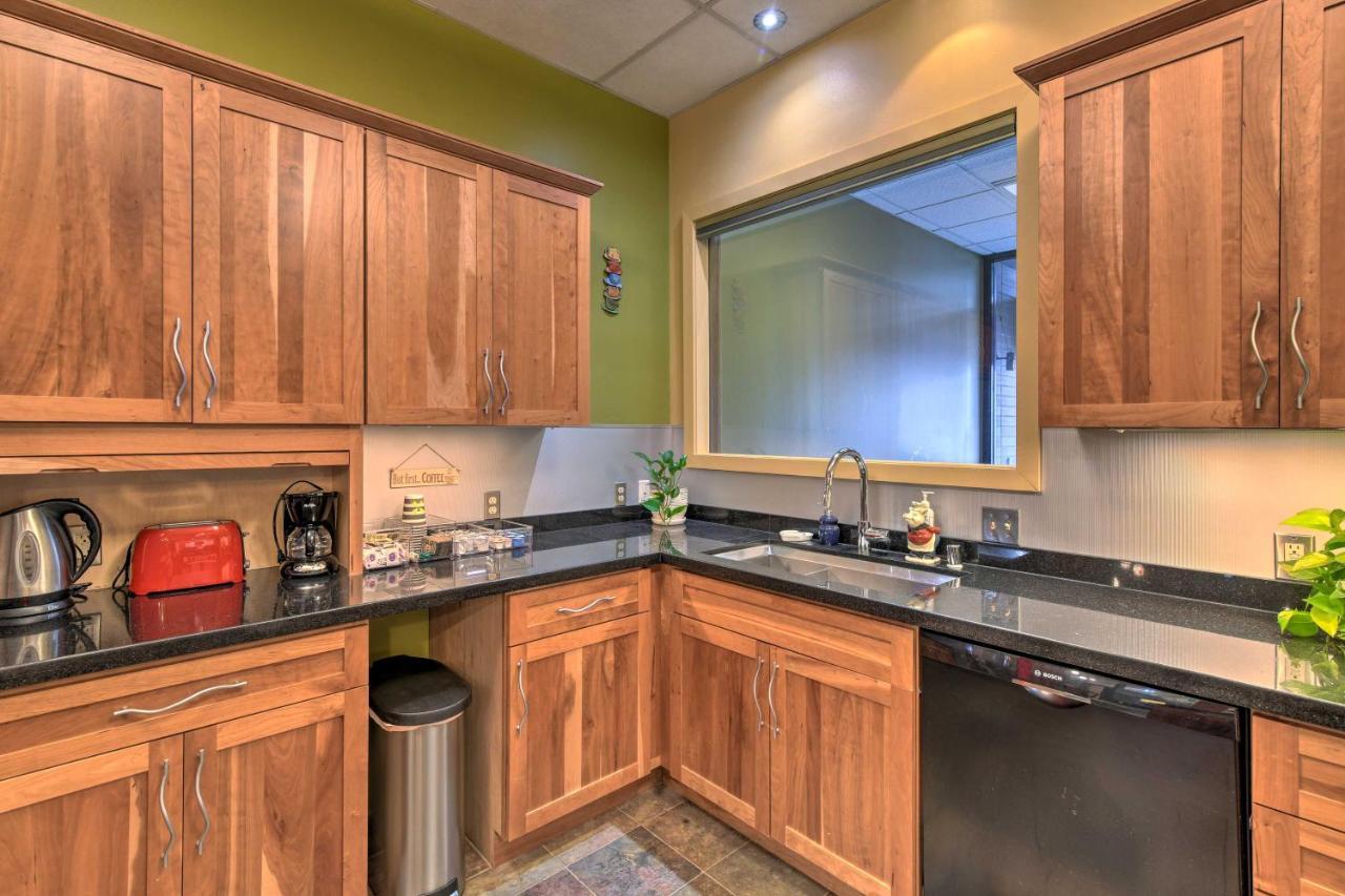 Idyllic Dtwn Anchorage Condo With Fireplace! Kültér fotó